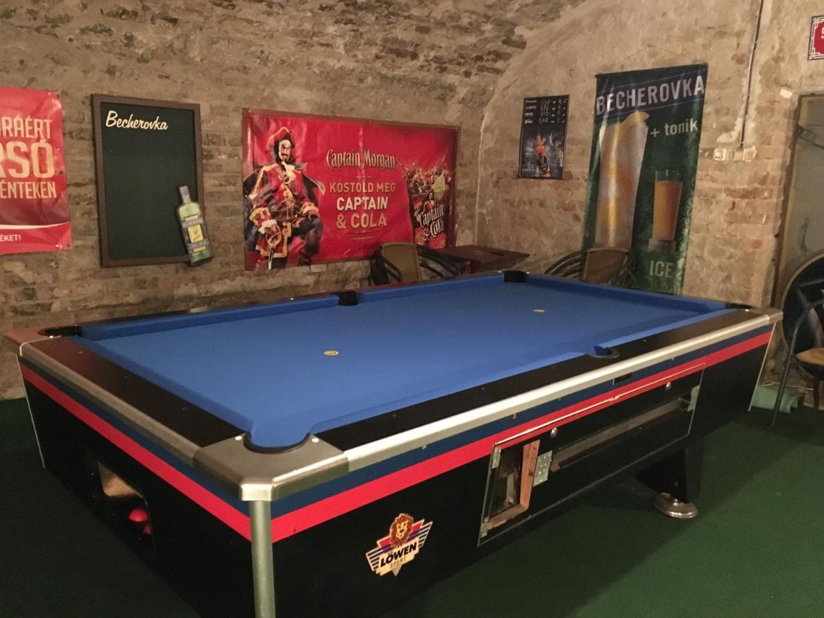 Whole Basement Former Pub2 For Stag Do, Men'S Cave 布达佩斯 外观 照片