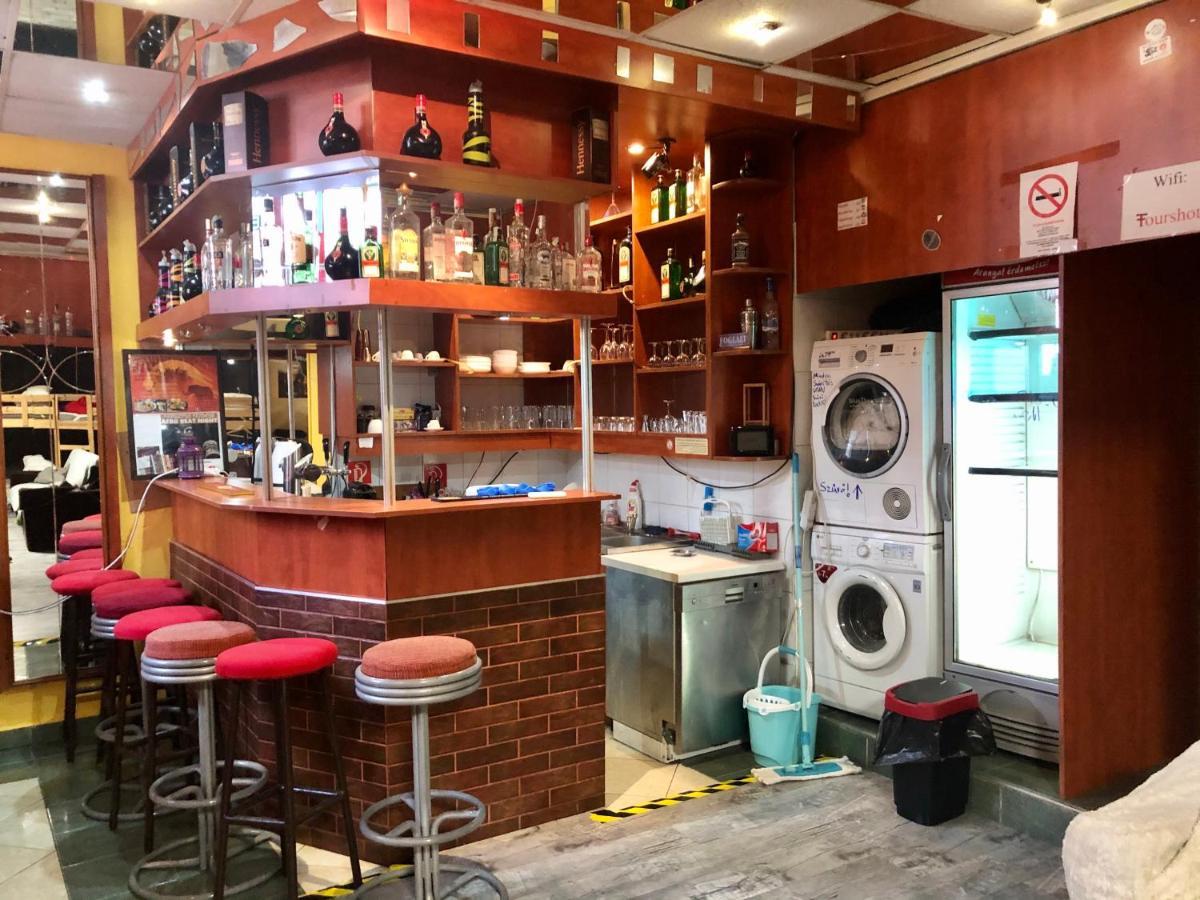 Whole Basement Former Pub2 For Stag Do, Men'S Cave 布达佩斯 外观 照片