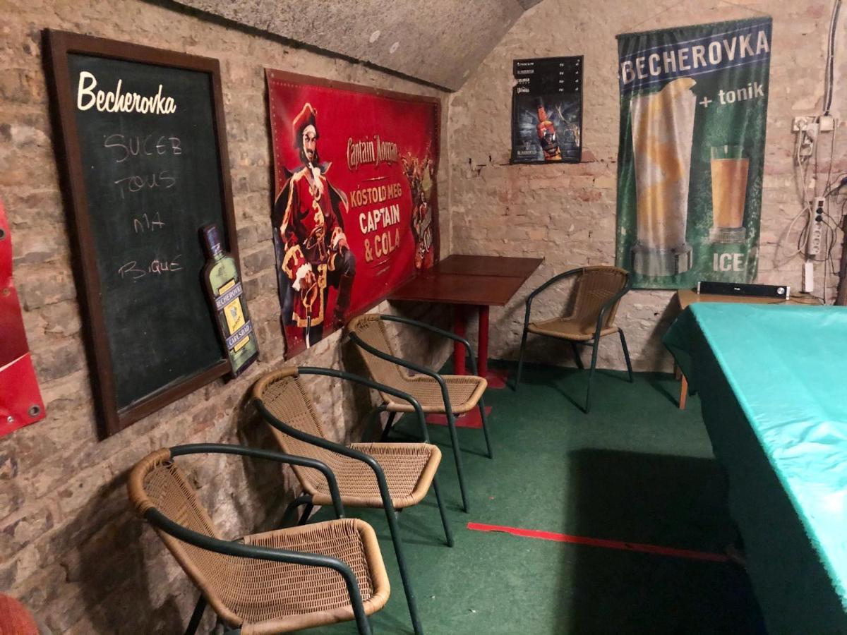 Whole Basement Former Pub2 For Stag Do, Men'S Cave 布达佩斯 外观 照片