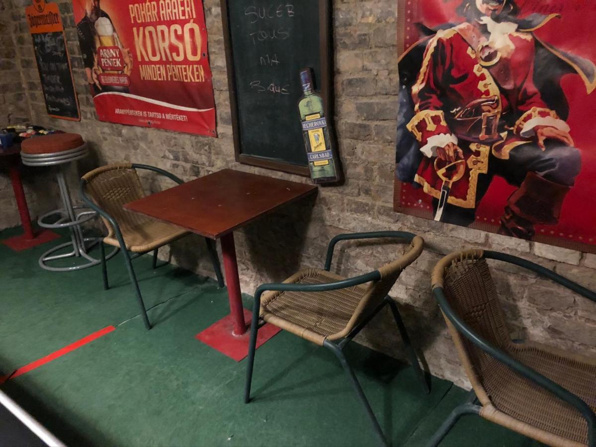 Whole Basement Former Pub2 For Stag Do, Men'S Cave 布达佩斯 外观 照片