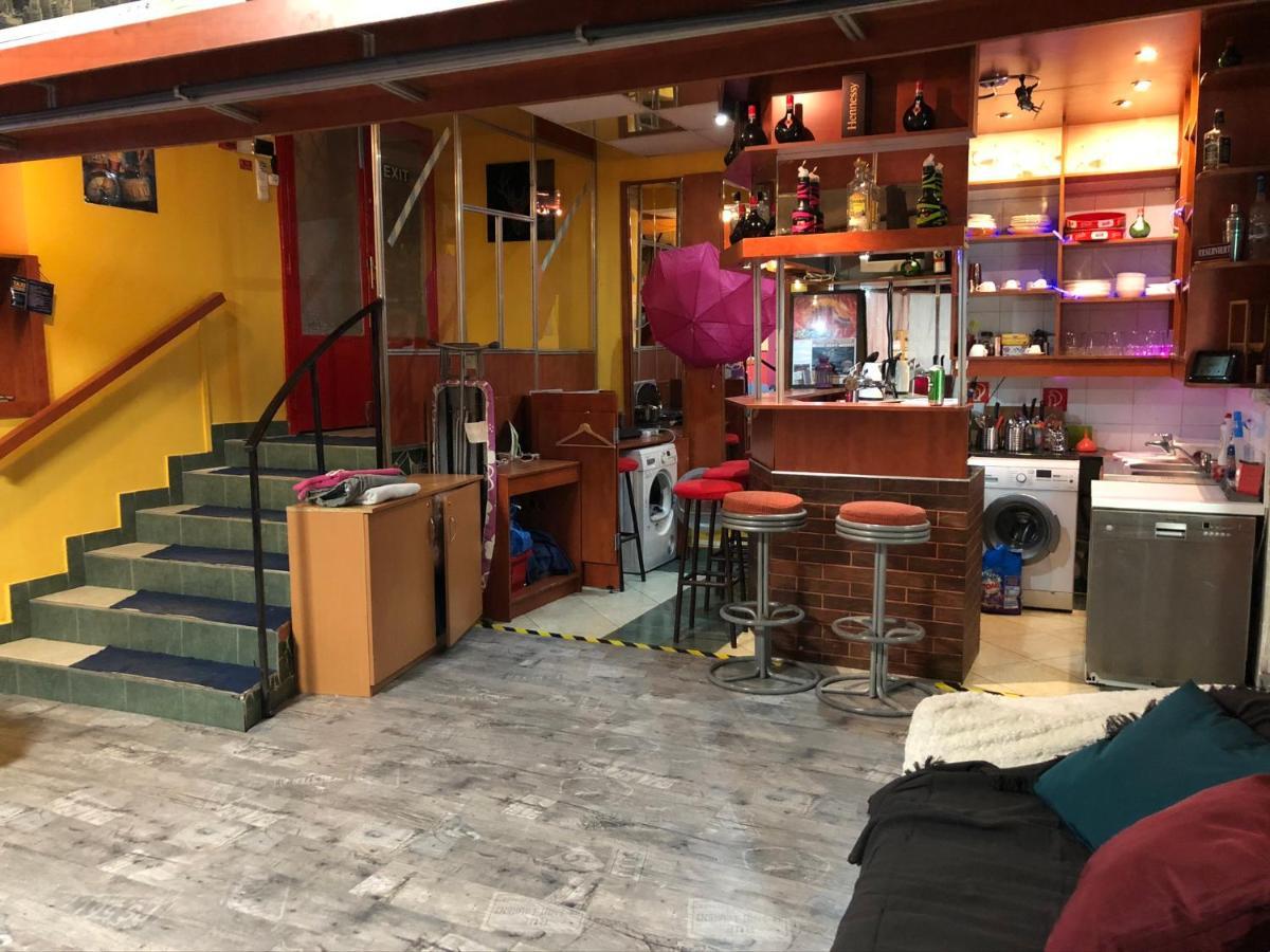 Whole Basement Former Pub2 For Stag Do, Men'S Cave 布达佩斯 外观 照片