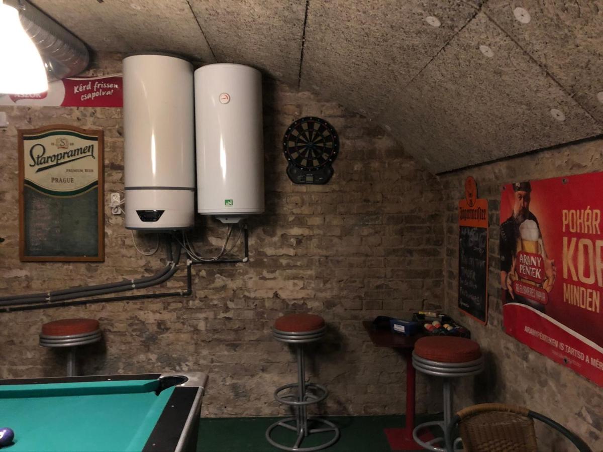 Whole Basement Former Pub2 For Stag Do, Men'S Cave 布达佩斯 外观 照片