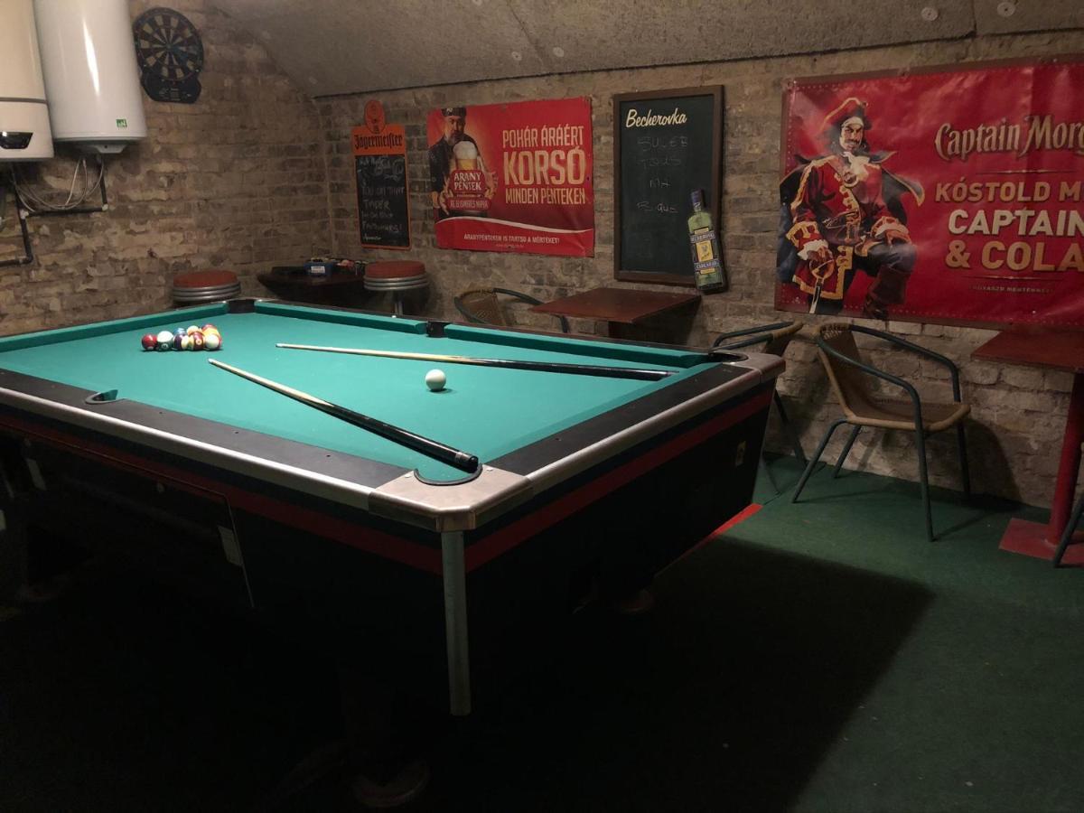 Whole Basement Former Pub2 For Stag Do, Men'S Cave 布达佩斯 外观 照片