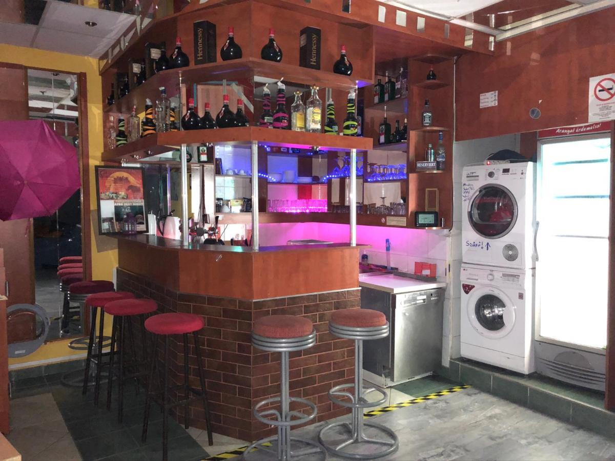 Whole Basement Former Pub2 For Stag Do, Men'S Cave 布达佩斯 外观 照片