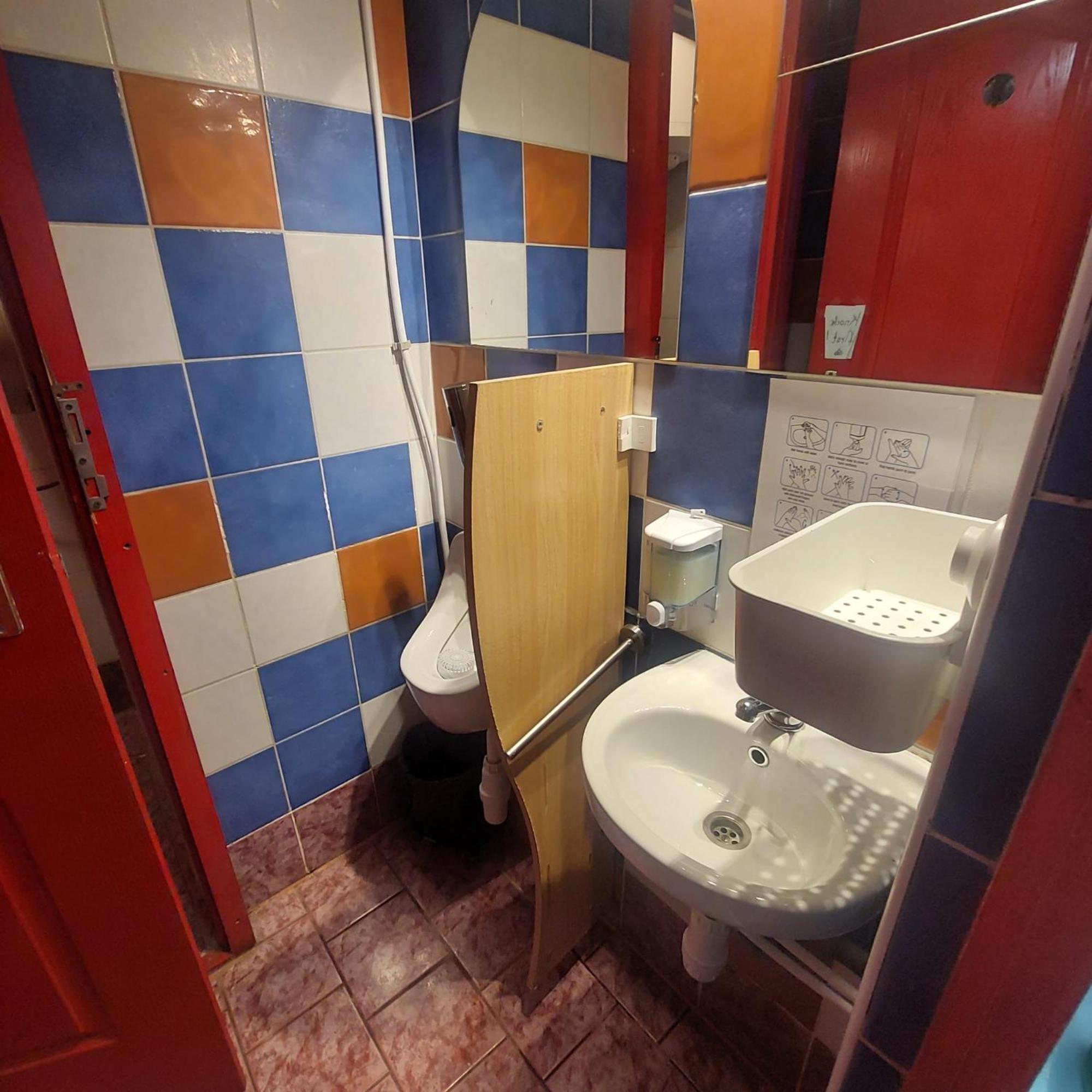 Whole Basement Former Pub2 For Stag Do, Men'S Cave 布达佩斯 外观 照片