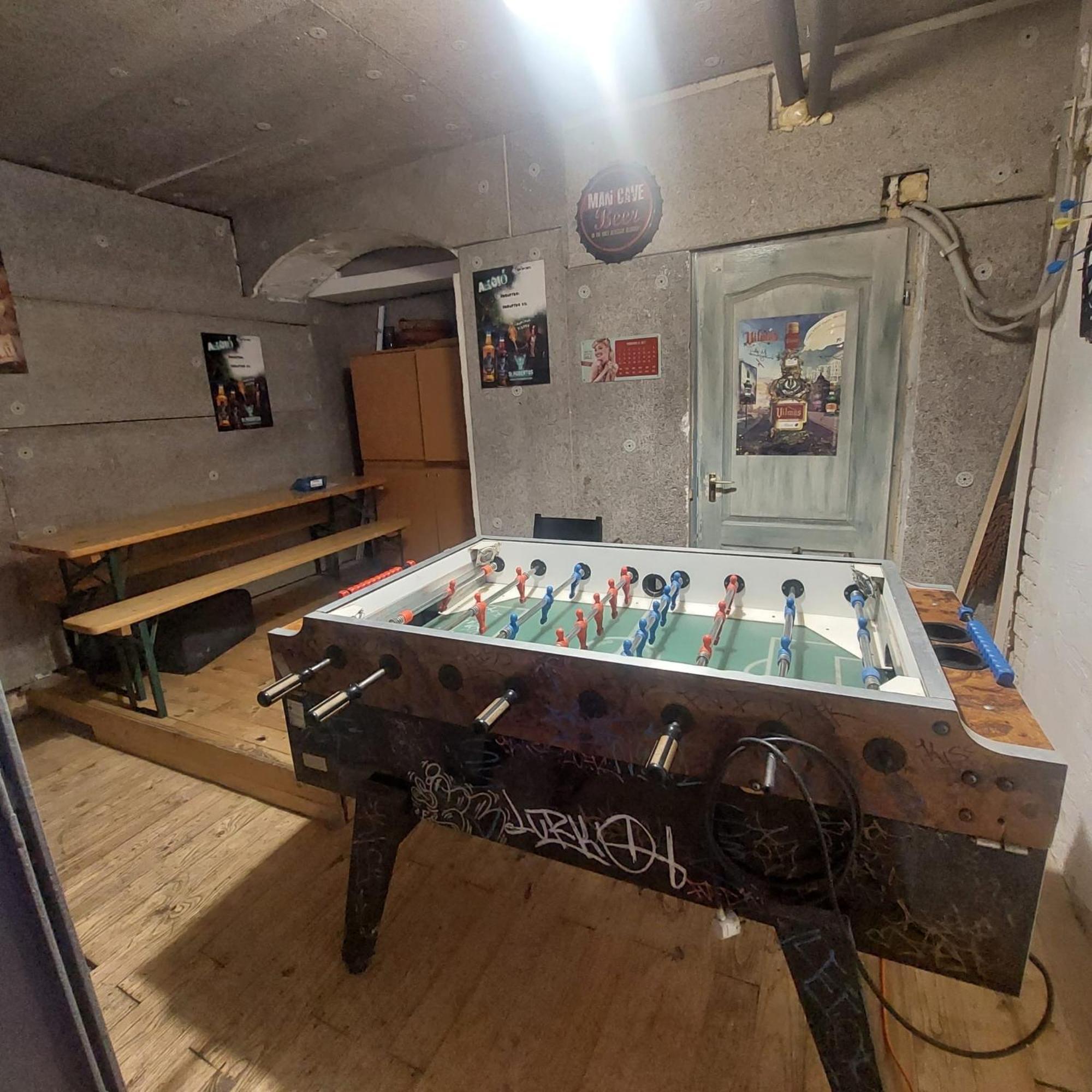 Whole Basement Former Pub2 For Stag Do, Men'S Cave 布达佩斯 外观 照片