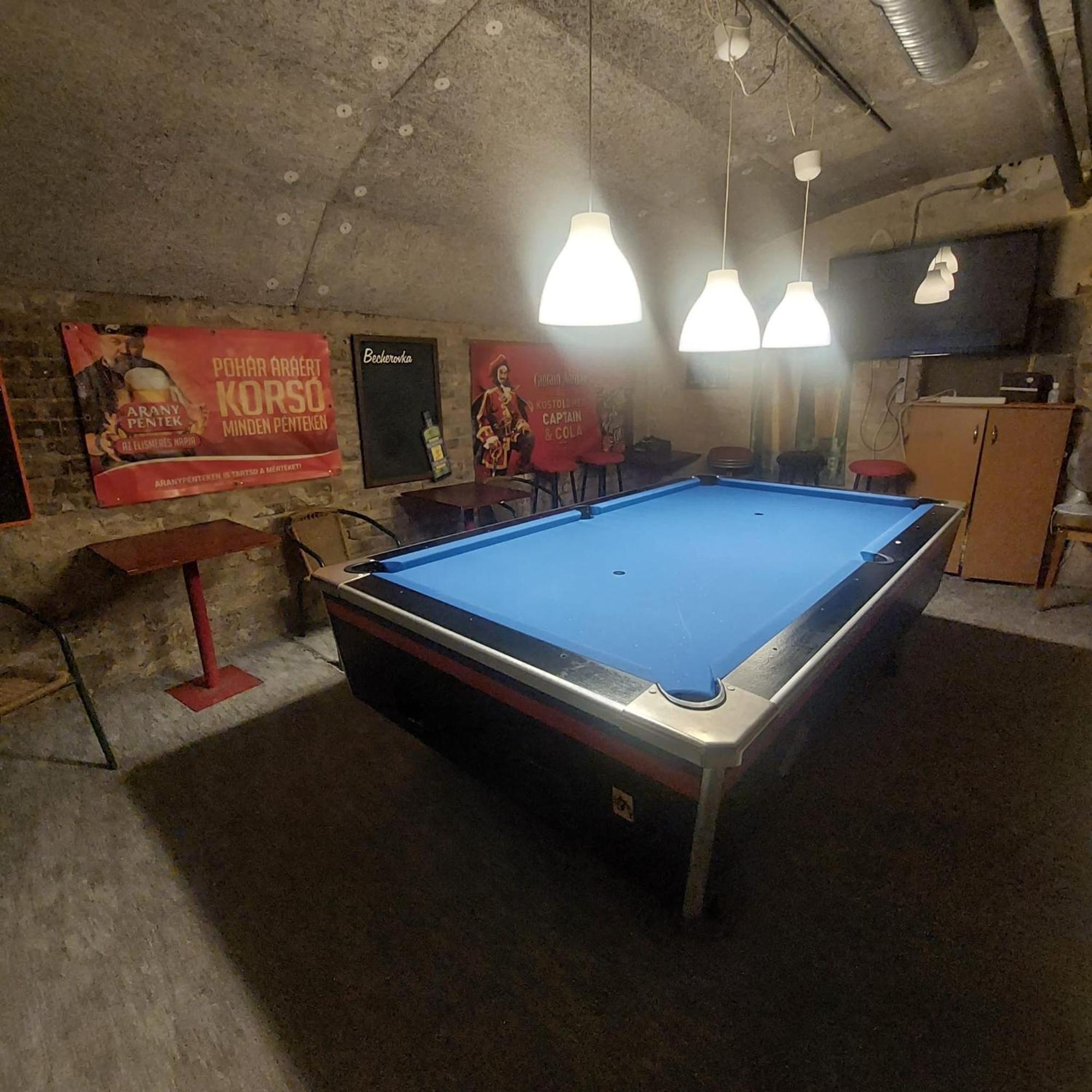Whole Basement Former Pub2 For Stag Do, Men'S Cave 布达佩斯 外观 照片