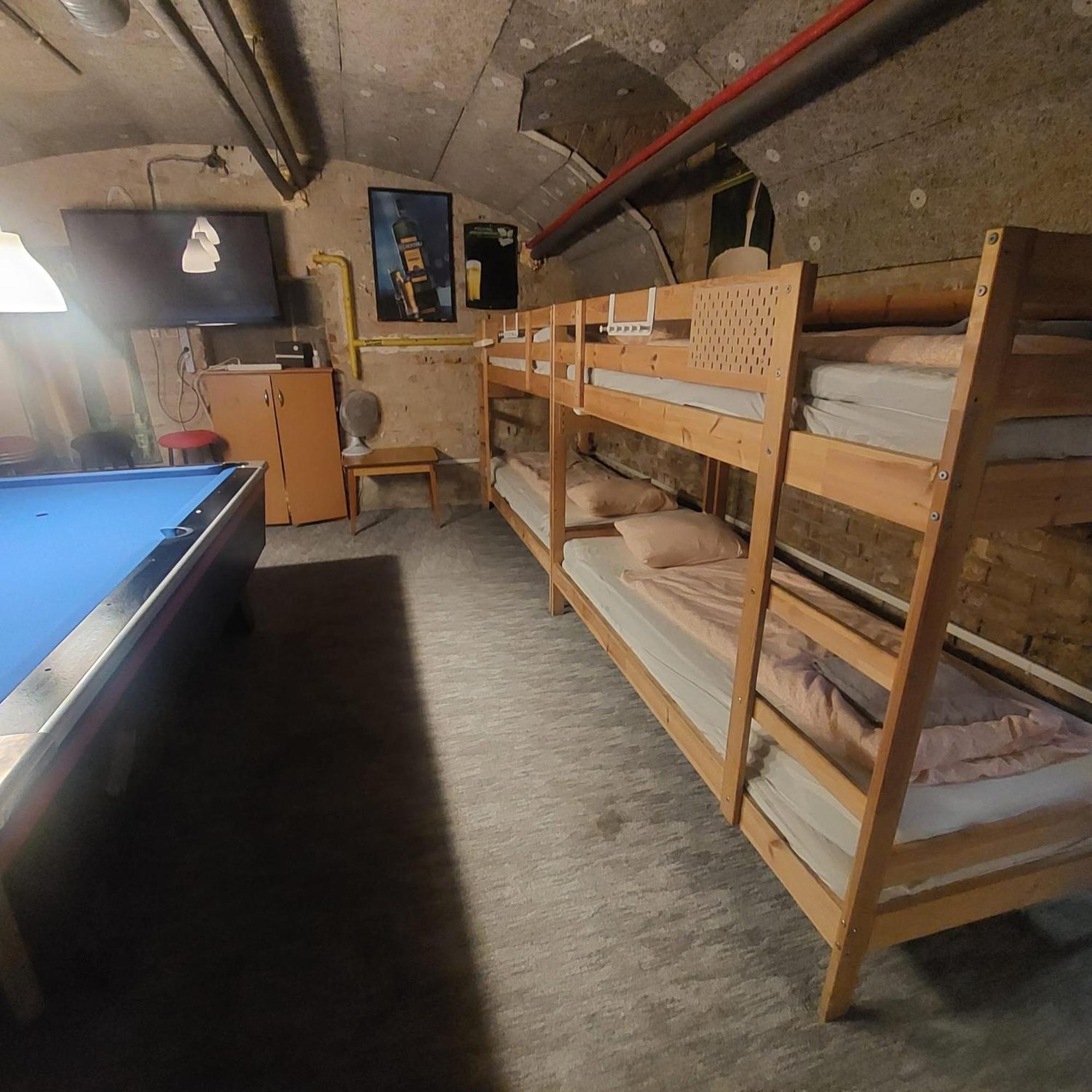 Whole Basement Former Pub2 For Stag Do, Men'S Cave 布达佩斯 外观 照片